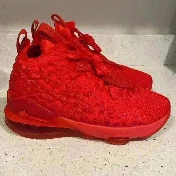 Lebron XVII (GS) - Picture 2 of 4